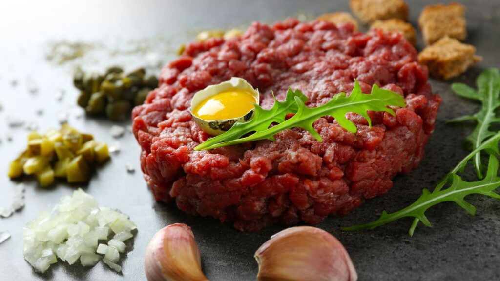 Tartare con carne cruda di bovino